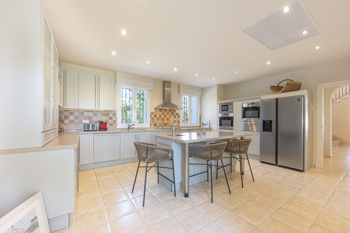Se vende Villa - Chalet de 5 dormitorios en Costa Del Sol, Málaga, España