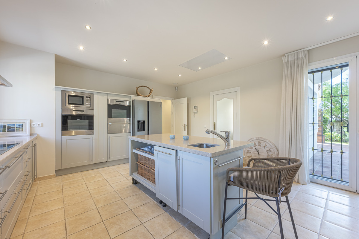 Se vende Villa - Chalet de 5 dormitorios en Costa Del Sol, Málaga, España