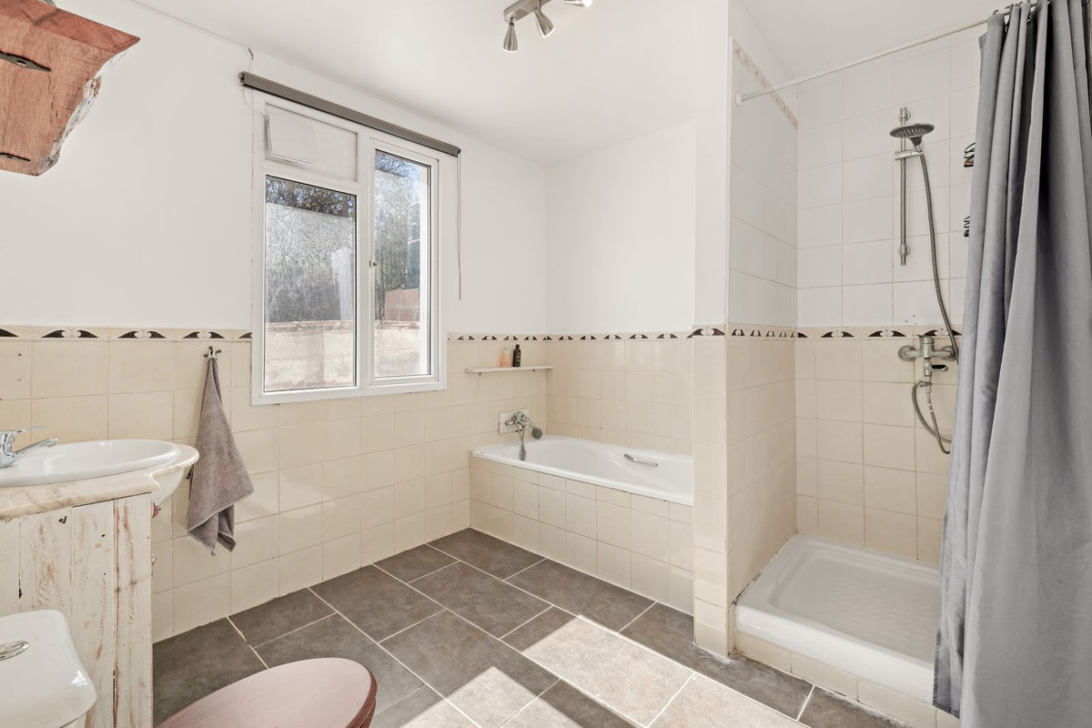 Se vende Finca - Cortijo de 3 dormitorios en Costa Del Sol, Málaga, España