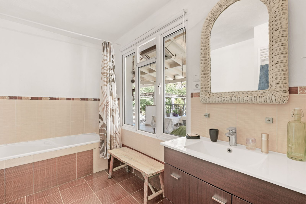 Se vende Finca - Cortijo de 3 dormitorios en Costa Del Sol, Málaga, España