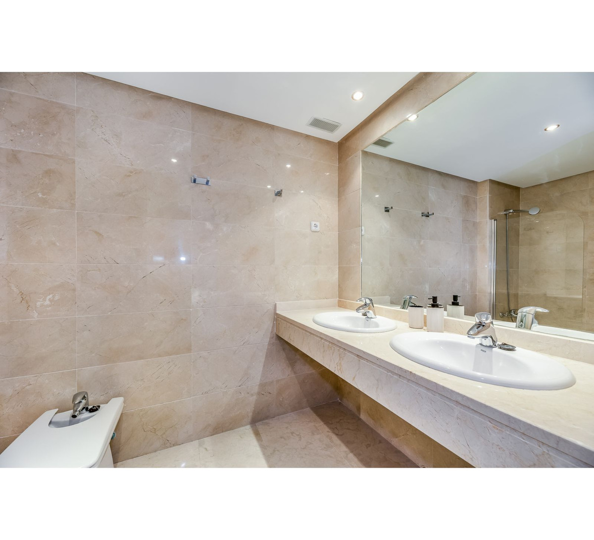 Se vende Apartamento Planta Baja de 2 dormitorios en Costa Del Sol, Málaga, España
