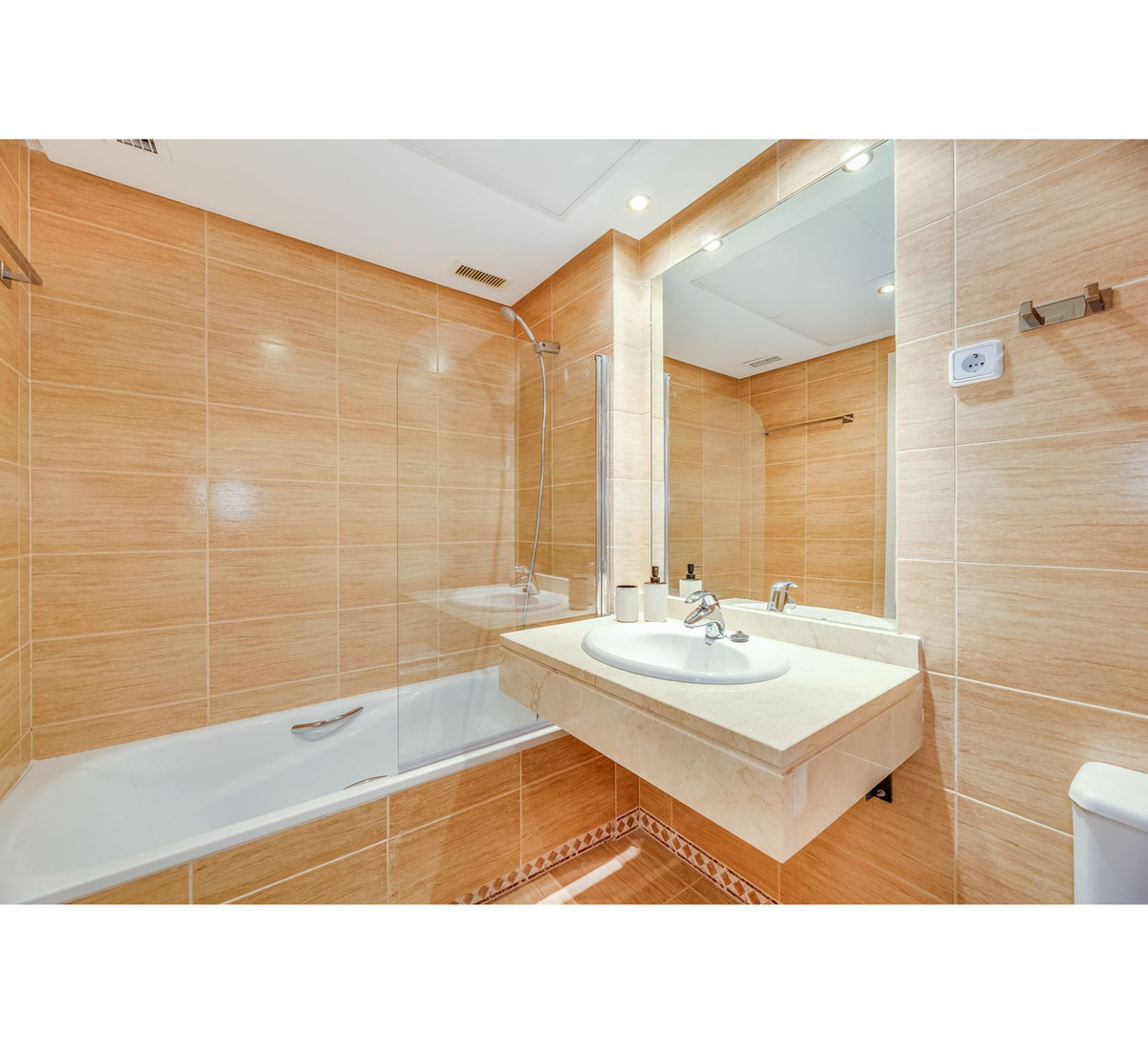 Se vende Apartamento Planta Baja de 2 dormitorios en Costa Del Sol, Málaga, España