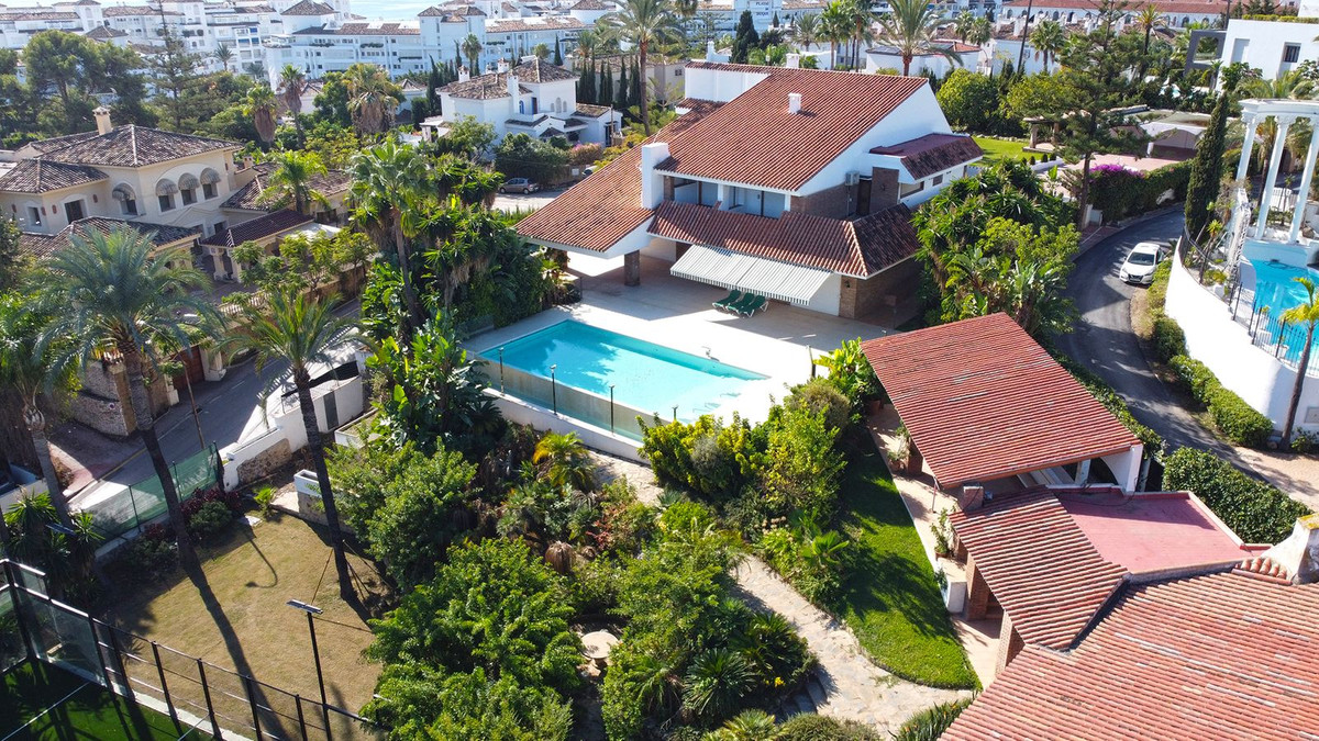 Se vende Villa - Chalet de 7 dormitorios en Costa Del Sol, Málaga, España