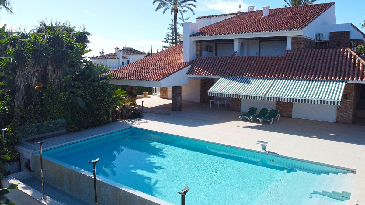 Se vende Villa - Chalet de 7 dormitorios en Costa Del Sol, Málaga, España