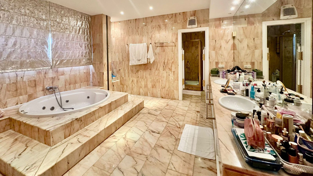 Se vende Villa - Chalet de 7 dormitorios en Costa Del Sol, Málaga, España