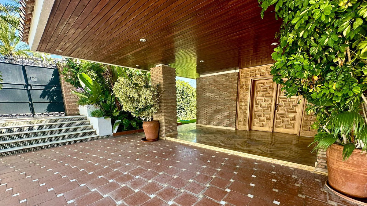 Se vende Villa - Chalet de 7 dormitorios en Costa Del Sol, Málaga, España