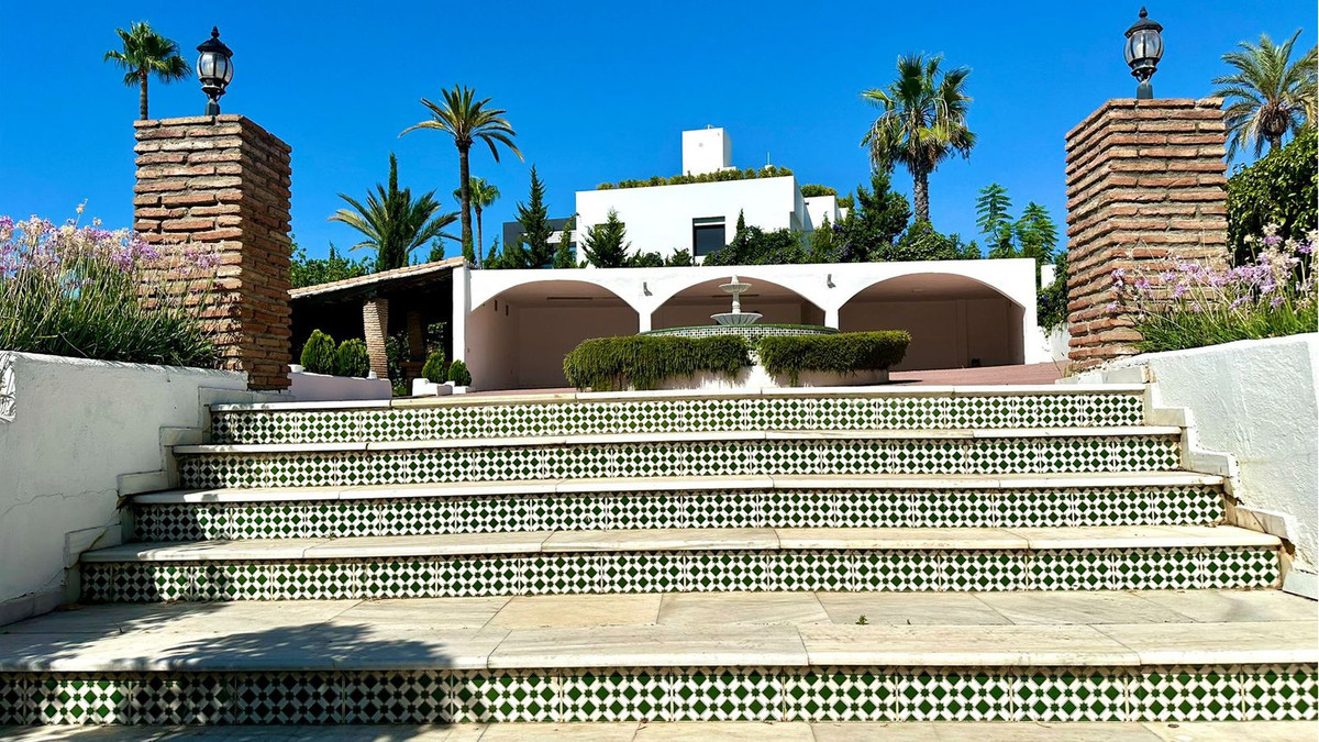 Se vende Villa - Chalet de 7 dormitorios en Costa Del Sol, Málaga, España