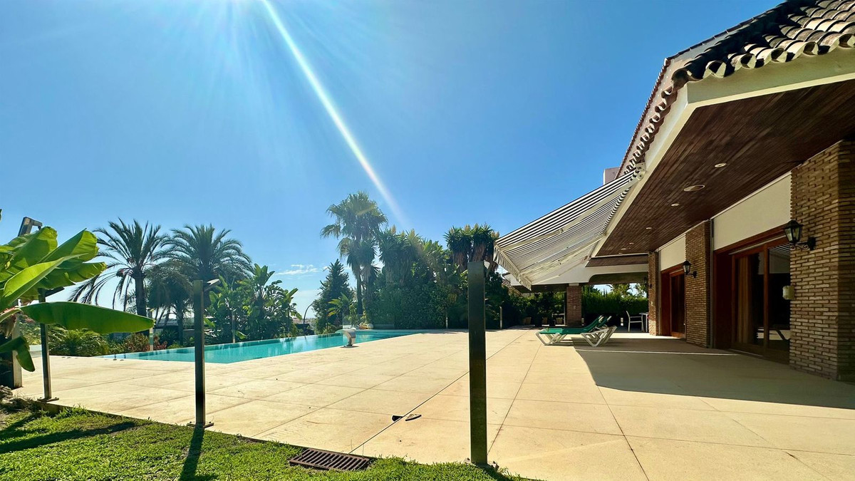 Se vende Villa - Chalet de 7 dormitorios en Costa Del Sol, Málaga, España
