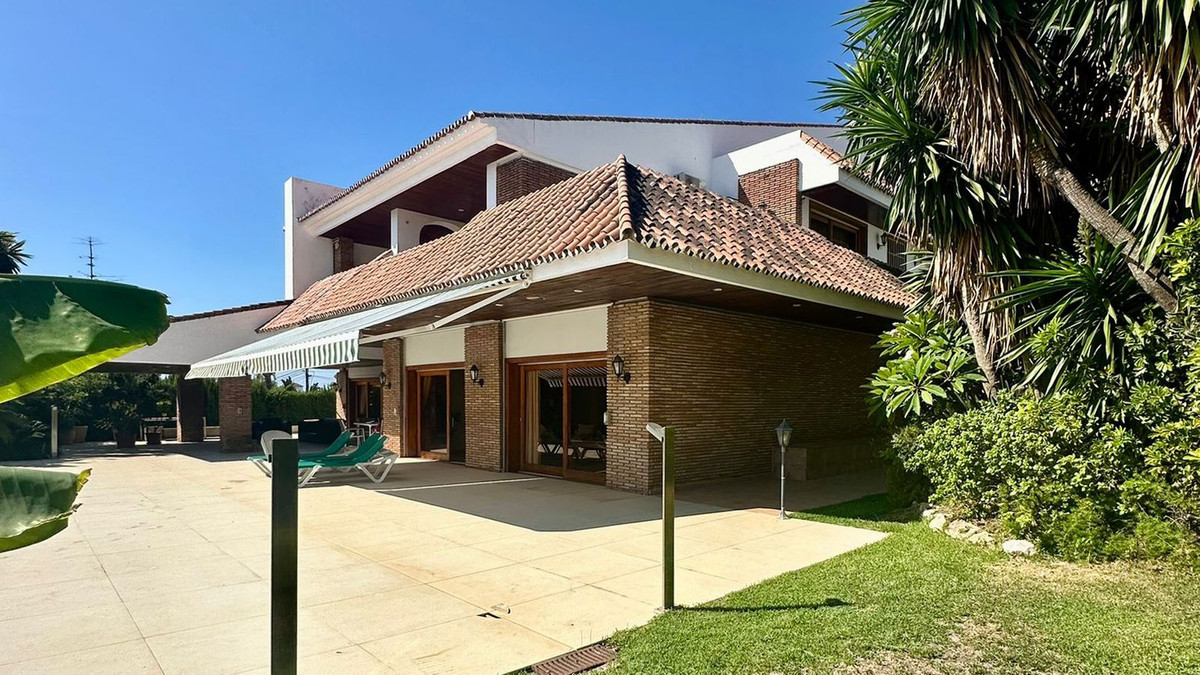 Se vende Villa - Chalet de 7 dormitorios en Costa Del Sol, Málaga, España