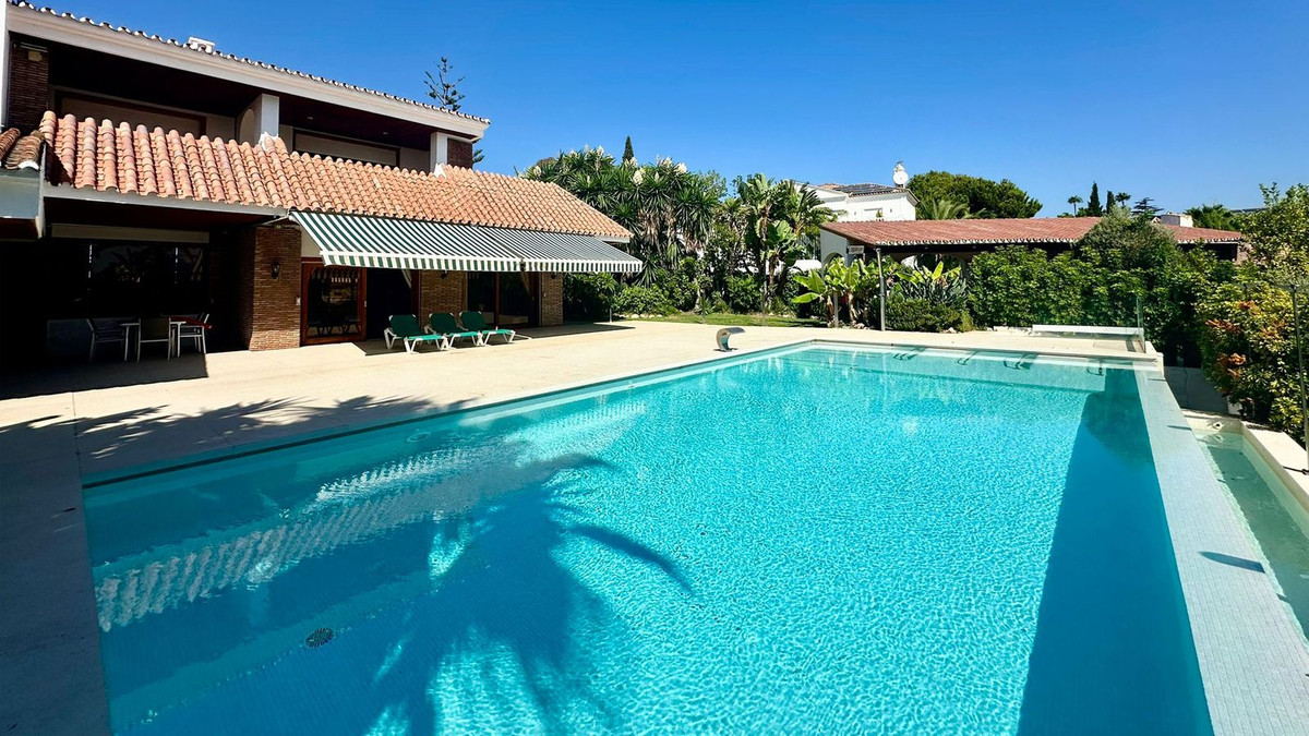 Se vende Villa - Chalet de 7 dormitorios en Costa Del Sol, Málaga, España