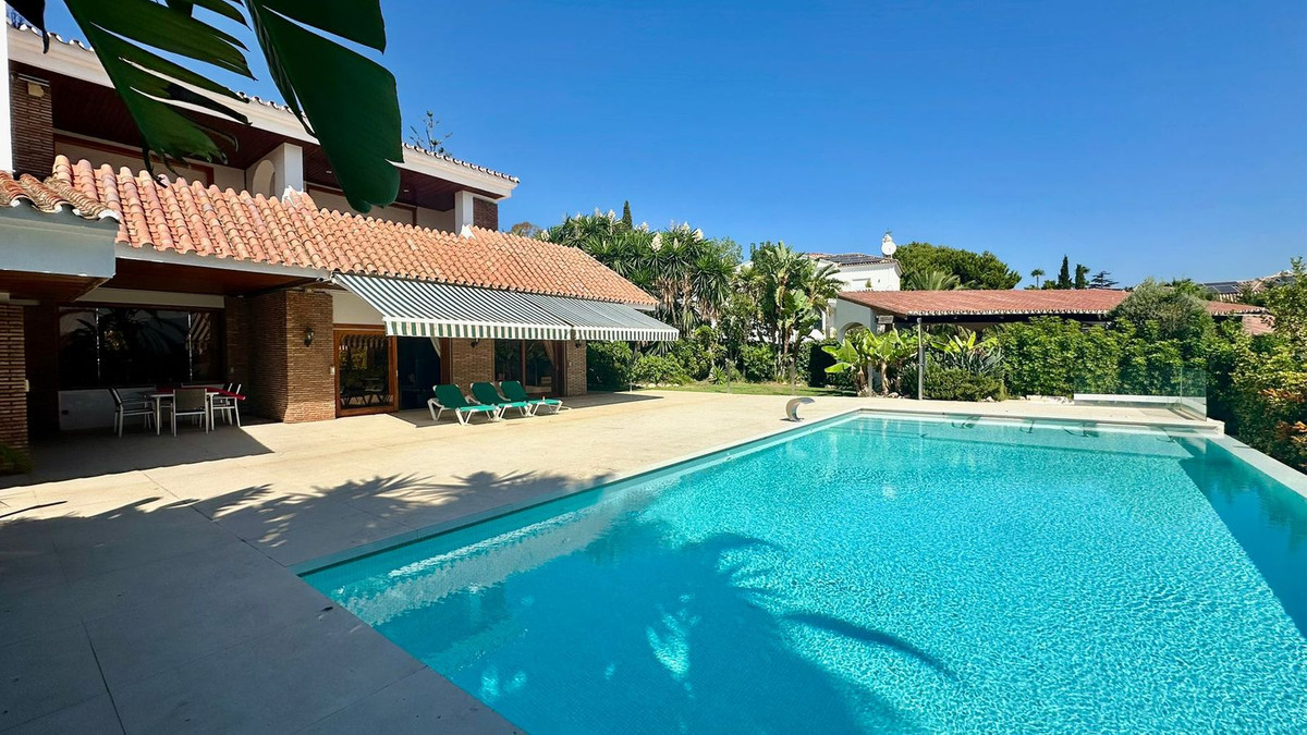 Se vende Villa - Chalet de 7 dormitorios en Costa Del Sol, Málaga, España