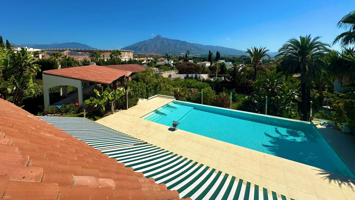 Se vende Villa - Chalet de 7 dormitorios en Costa Del Sol, Málaga, España