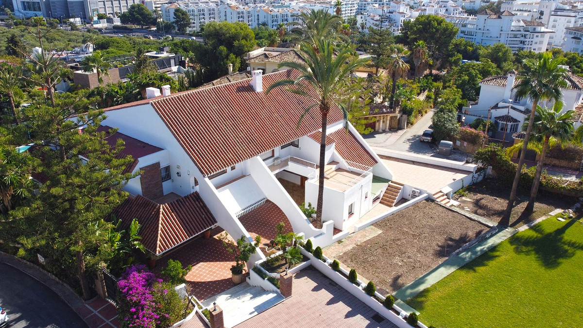 Se vende Villa - Chalet de 7 dormitorios en Costa Del Sol, Málaga, España