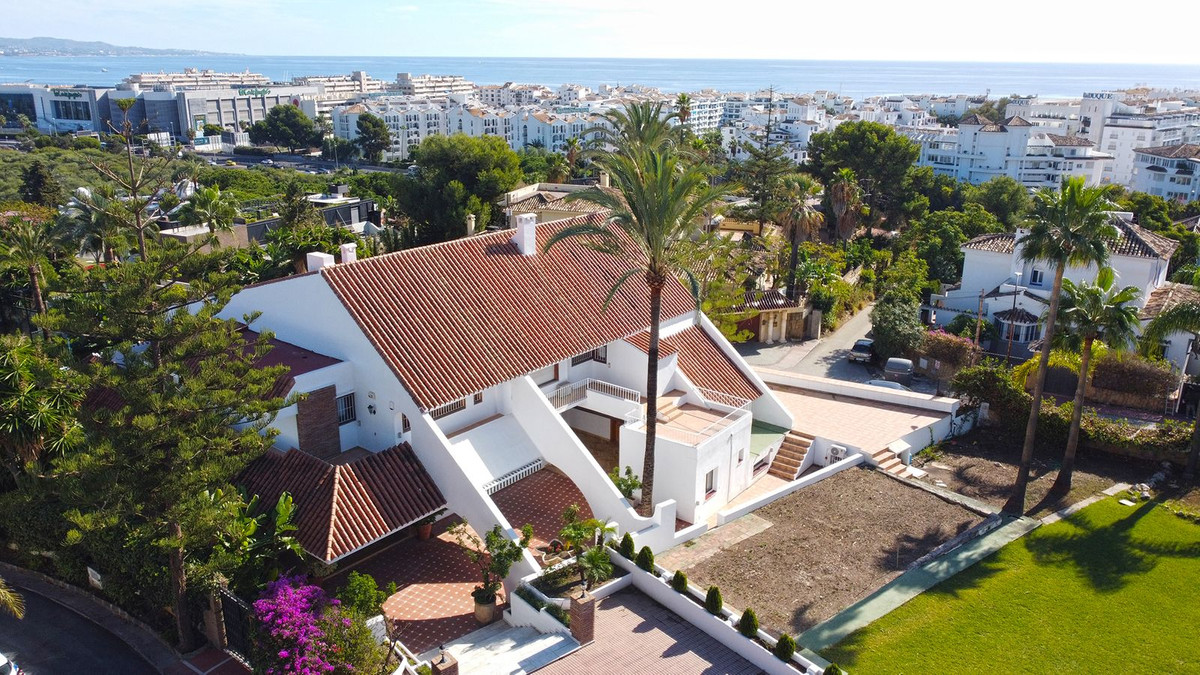 Se vende Villa - Chalet de 7 dormitorios en Costa Del Sol, Málaga, España