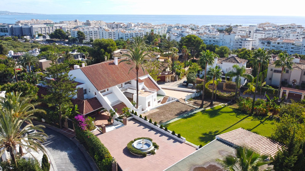 Se vende Villa - Chalet de 7 dormitorios en Costa Del Sol, Málaga, España