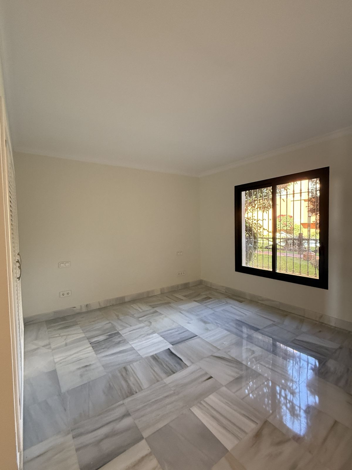 2 Bed Apartment for sale in Benahavís Costa Del Sol, Málaga, Spain