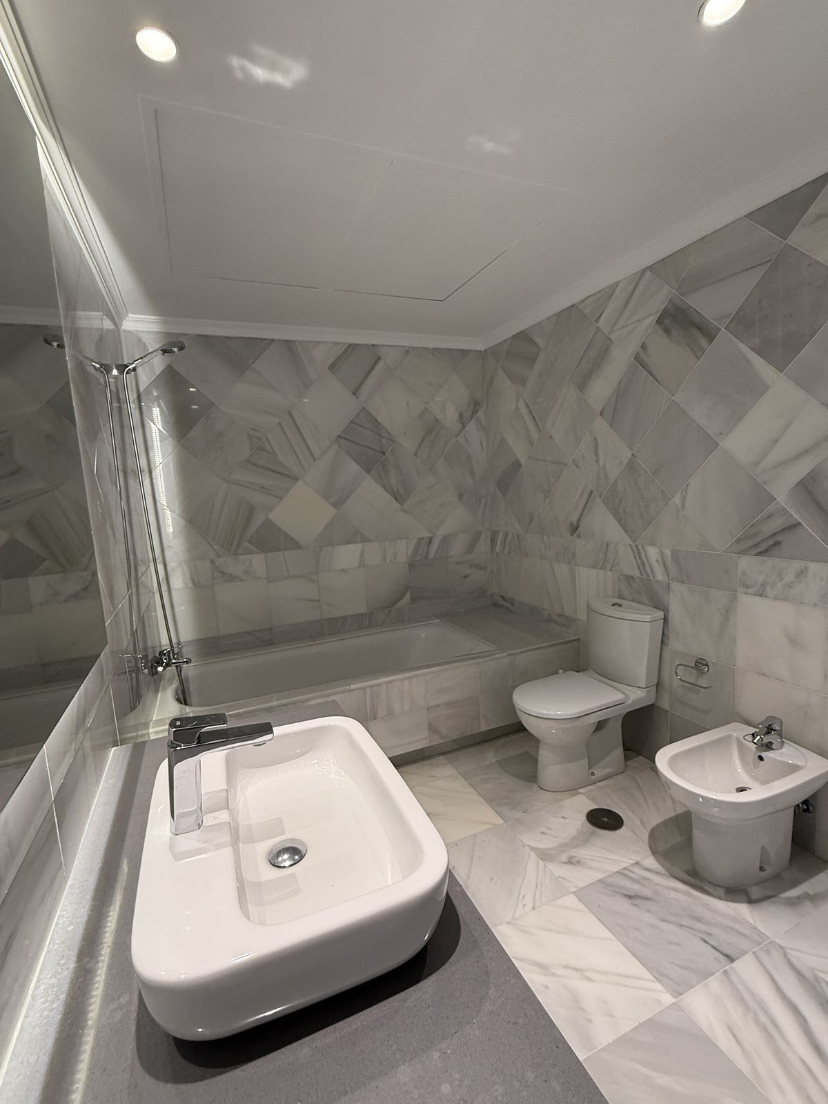 2 Bed Apartment for sale in Benahavís Costa Del Sol, Málaga, Spain