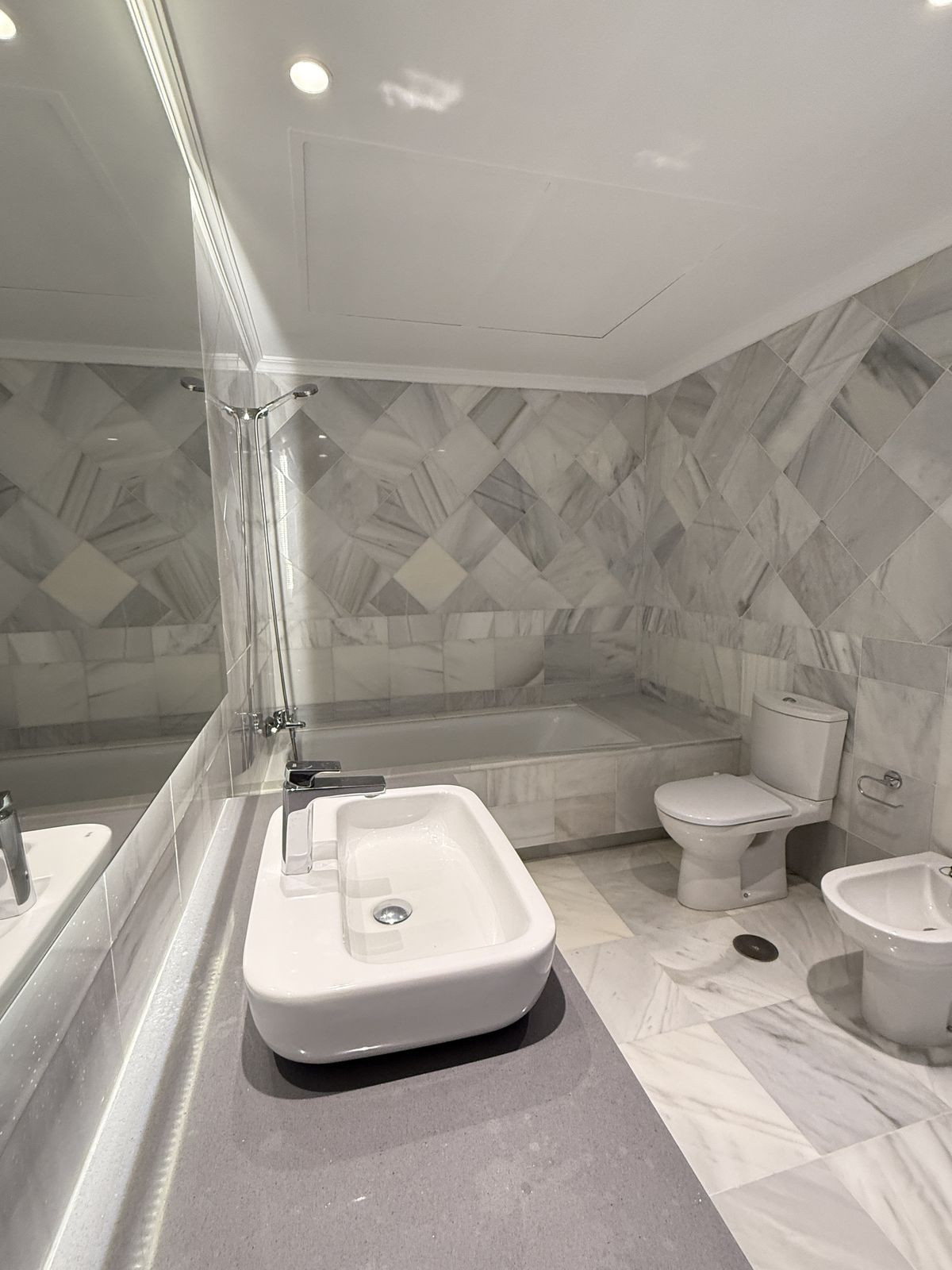 2 Bed Apartment for sale in Benahavís Costa Del Sol, Málaga, Spain