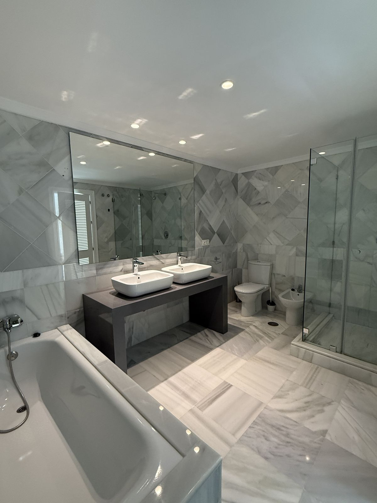 2 Bed Apartment for sale in Benahavís Costa Del Sol, Málaga, Spain
