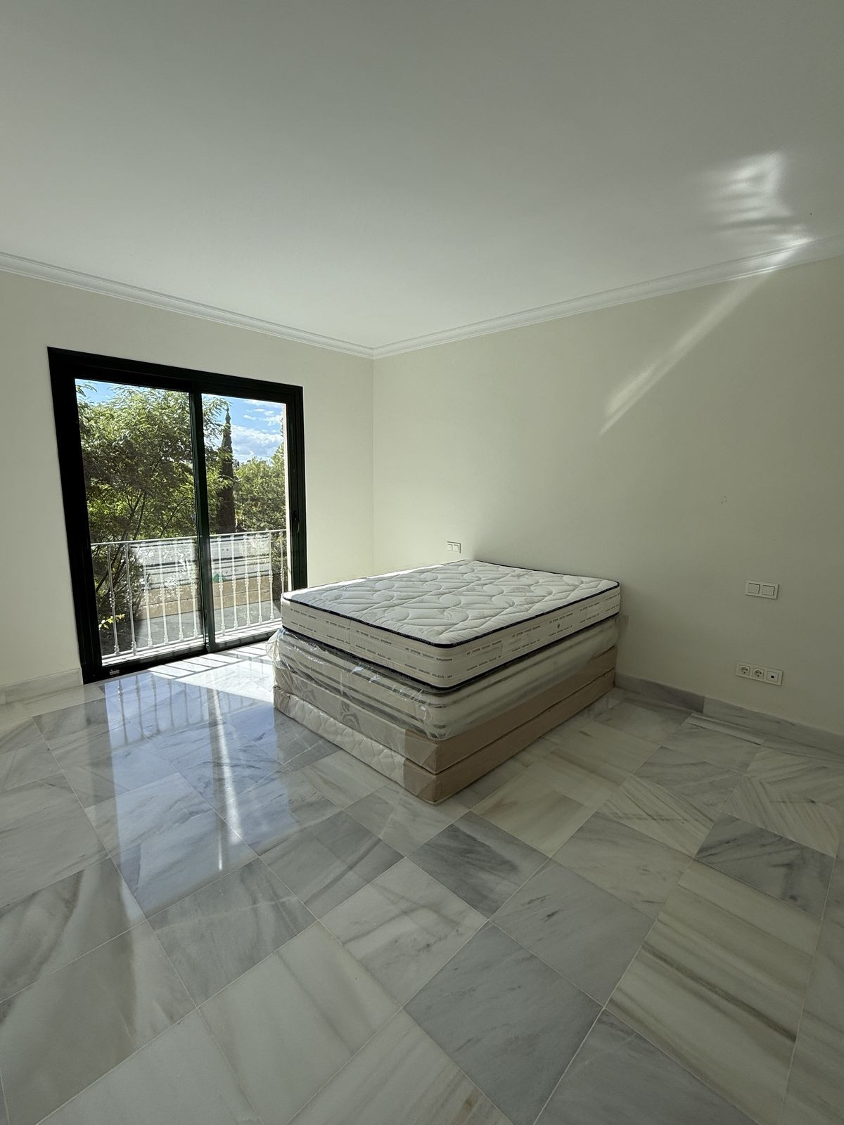 2 Bed Apartment for sale in Benahavís Costa Del Sol, Málaga, Spain