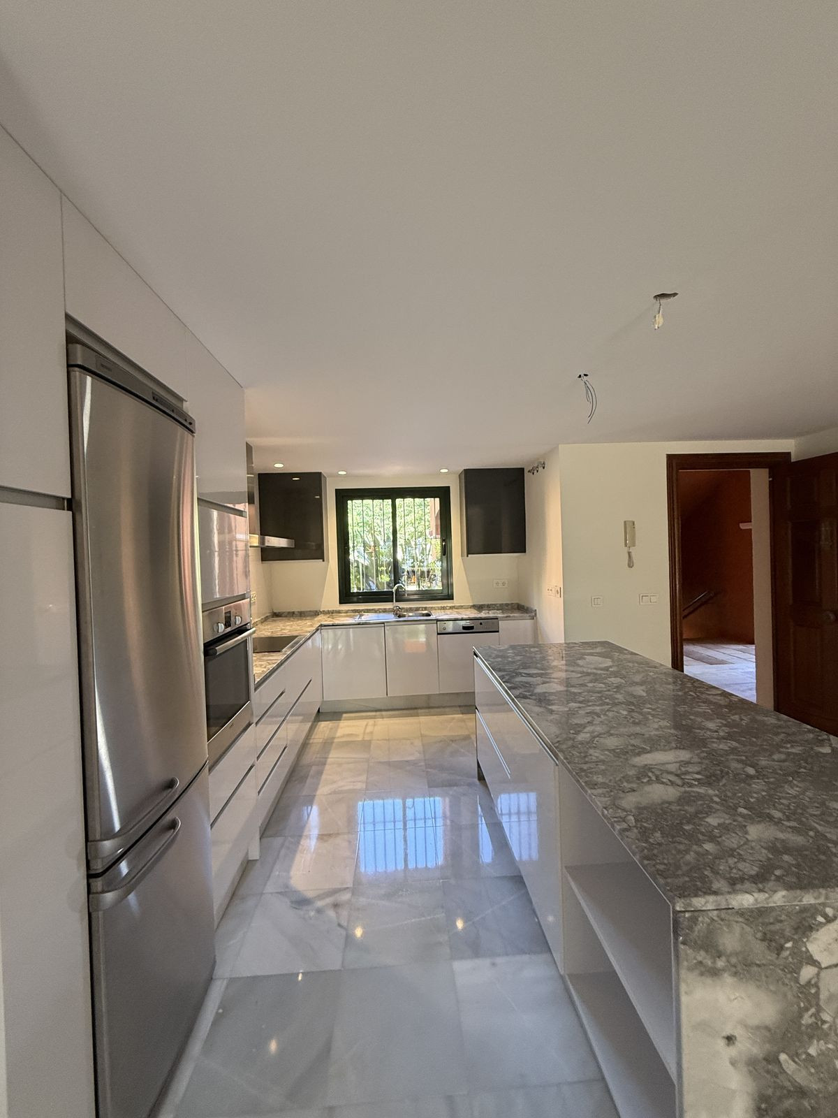 2 Bed Apartment for sale in Benahavís Costa Del Sol, Málaga, Spain