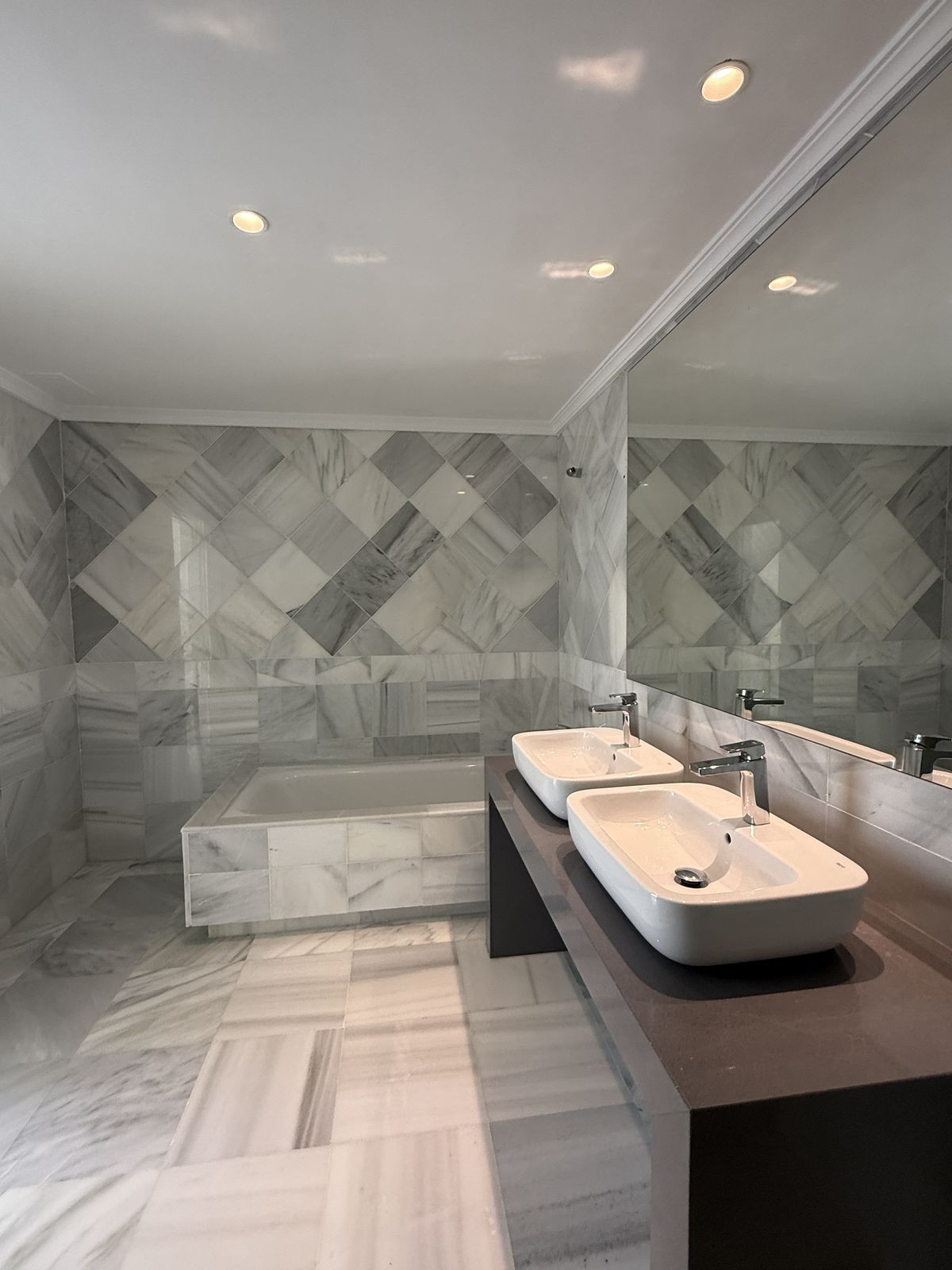 2 Bed Apartment for sale in Benahavís Costa Del Sol, Málaga, Spain