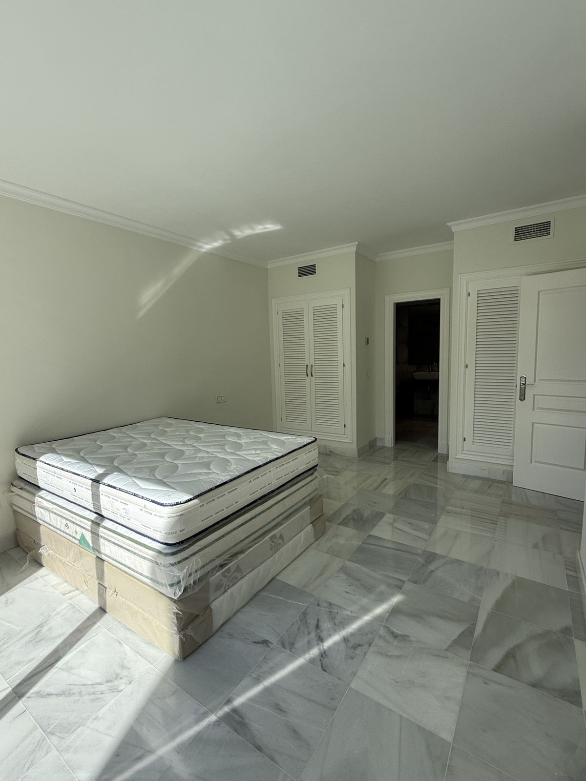 2 Bed Apartment for sale in Benahavís Costa Del Sol, Málaga, Spain