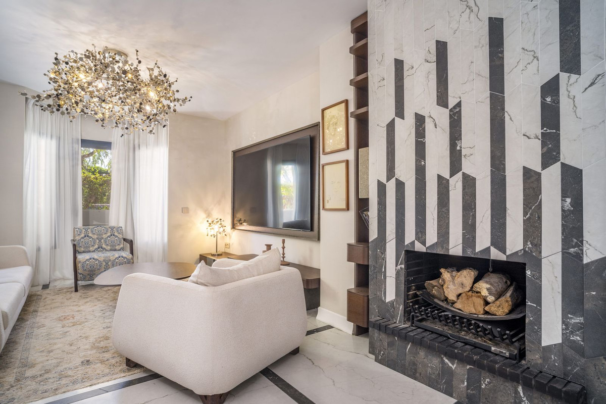 3 Bed Apartment for sale in Nueva Andalucía Costa Del Sol, Málaga, Spain