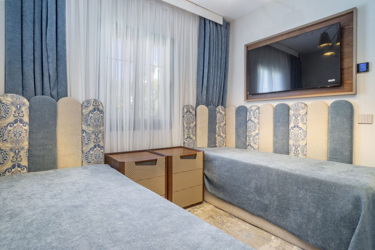 3 Bed Apartment for sale in Nueva Andalucía Costa Del Sol, Málaga, Spain