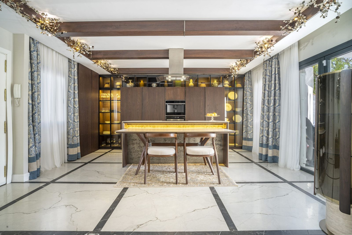 3 Bed Apartment for sale in Nueva Andalucía Costa Del Sol, Málaga, Spain
