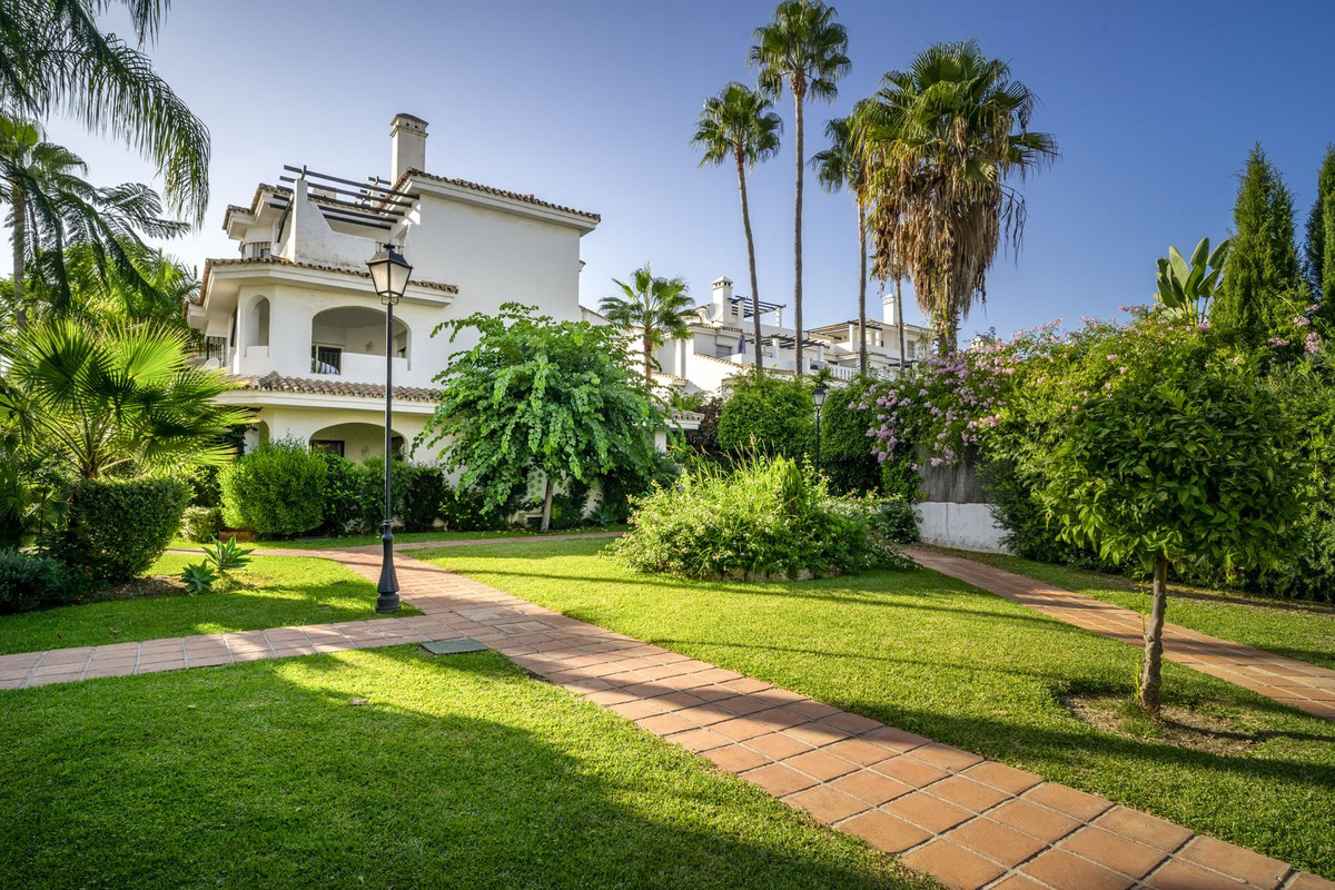 3 Bed Apartment for sale in Nueva Andalucía Costa Del Sol, Málaga, Spain