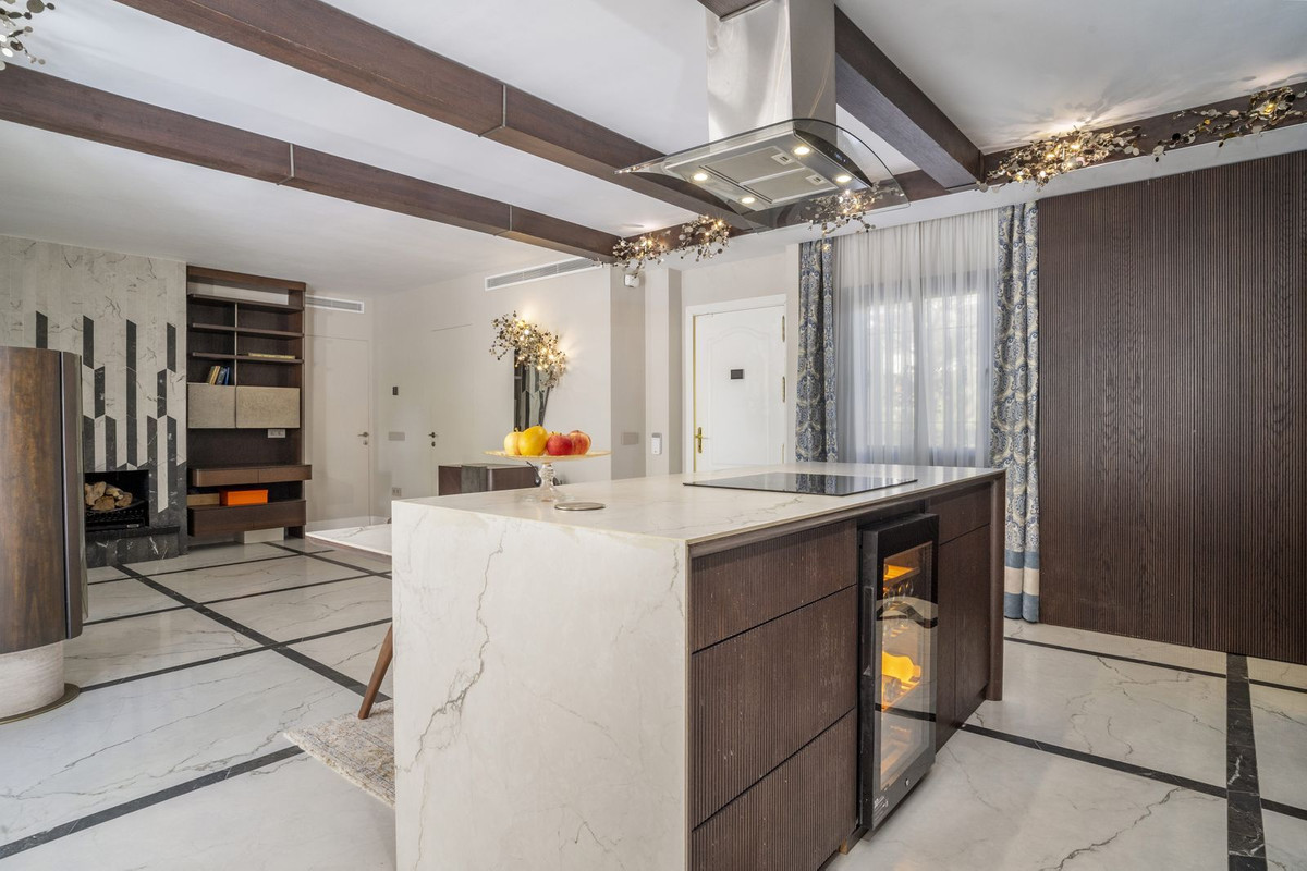 3 Bed Apartment for sale in Nueva Andalucía Costa Del Sol, Málaga, Spain