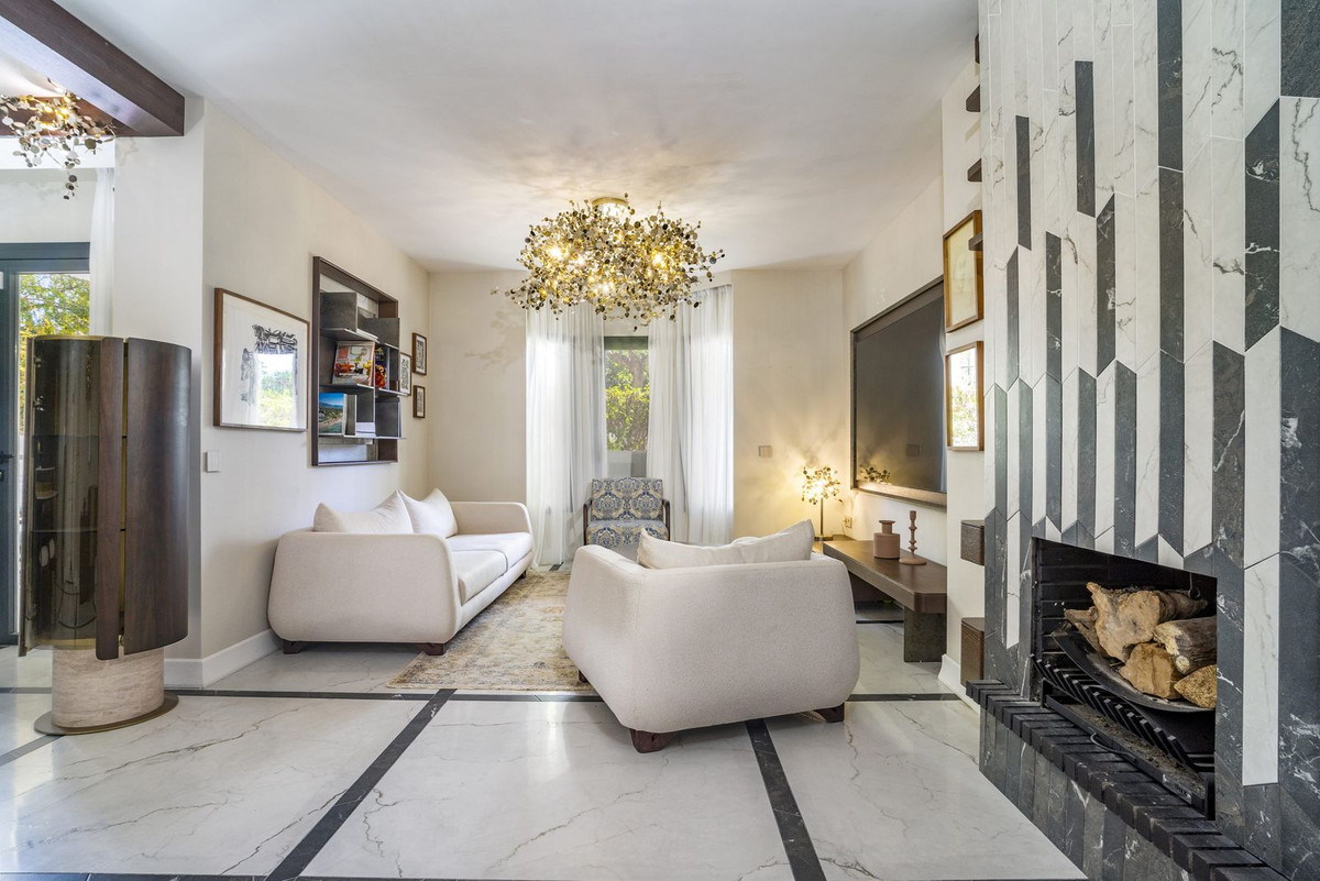 3 Bed Apartment for sale in Nueva Andalucía Costa Del Sol, Málaga, Spain