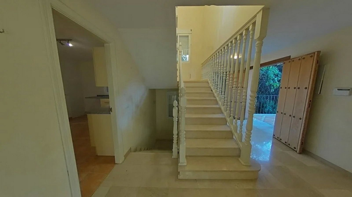 5 Bed Townhouse for sale in Marbella Costa Del Sol, Málaga, Spain