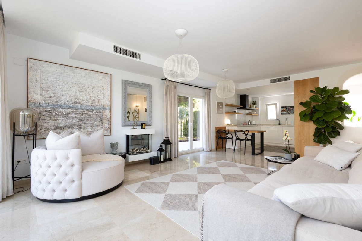 4 Bed Townhouse for sale in Calahonda Costa Del Sol, Málaga, Spain