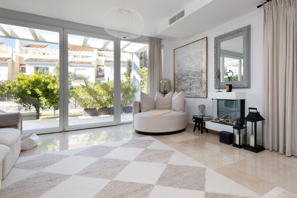 4 Bed Townhouse for sale in Calahonda Costa Del Sol, Málaga, Spain