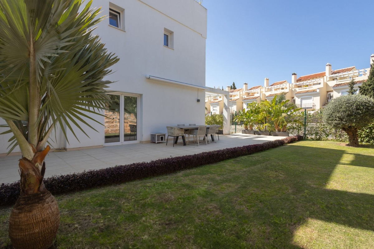 4 Bed Townhouse for sale in Calahonda Costa Del Sol, Málaga, Spain