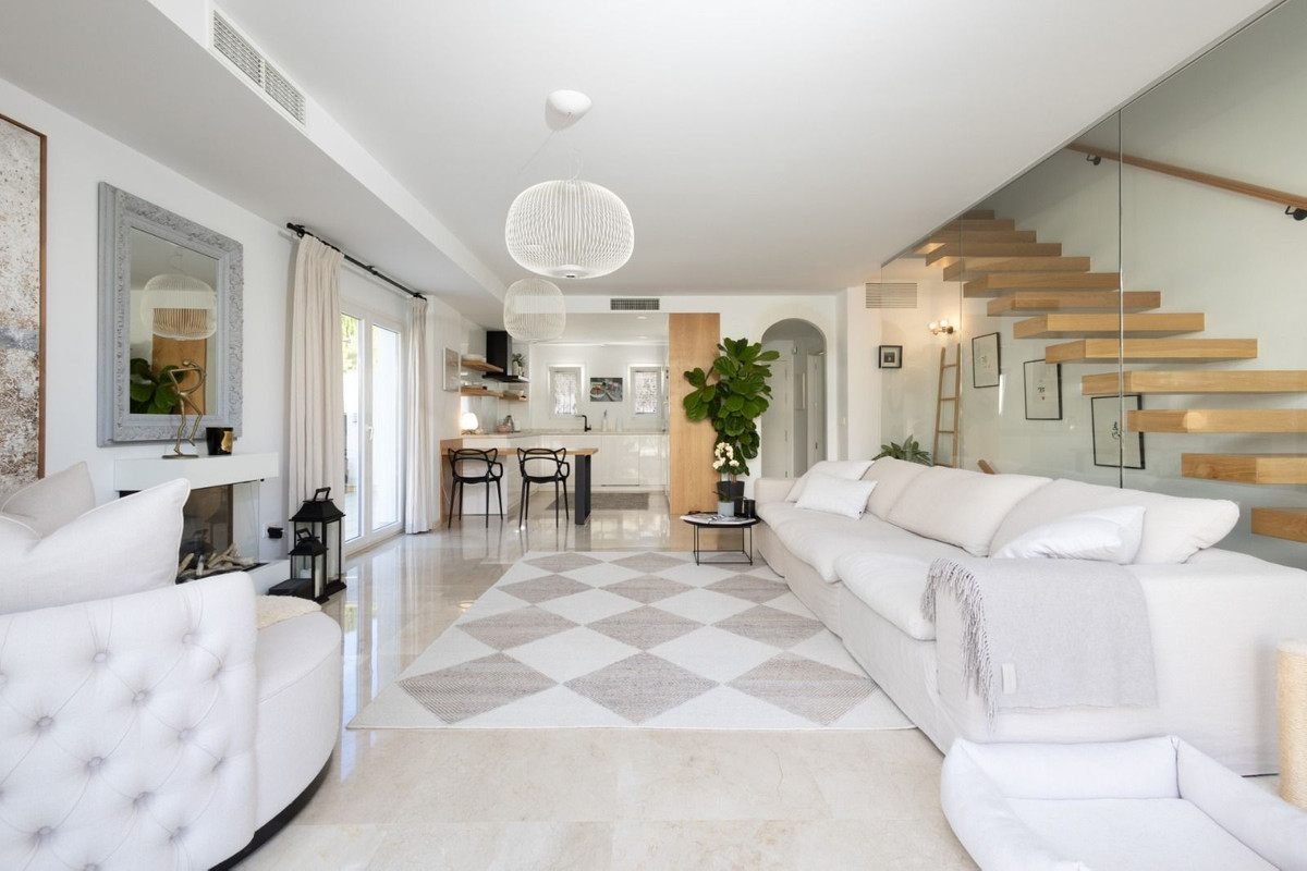 4 Bed Townhouse for sale in Calahonda Costa Del Sol, Málaga, Spain