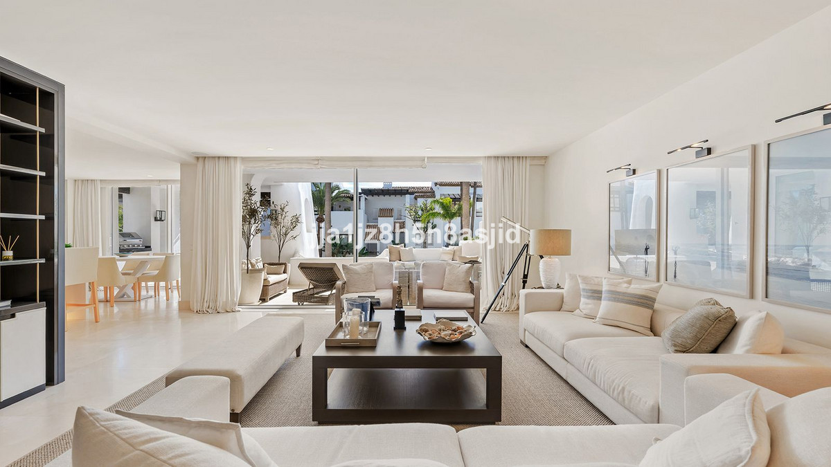 Se vende Apartamento Planta Media de 3 dormitorios en Costa Del Sol, Málaga, España