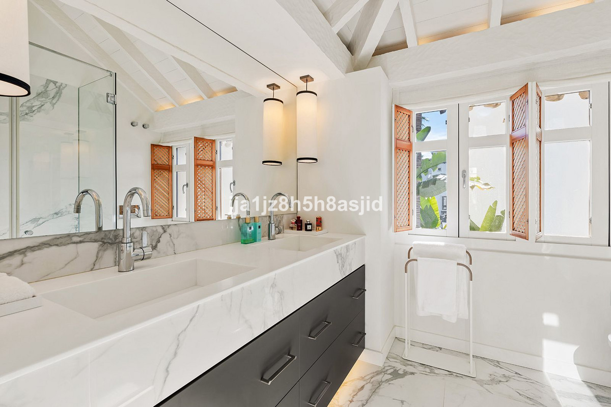 Se vende Apartamento Planta Media de 3 dormitorios en Costa Del Sol, Málaga, España