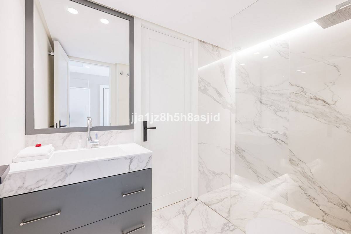 Se vende Apartamento Planta Media de 3 dormitorios en Costa Del Sol, Málaga, España