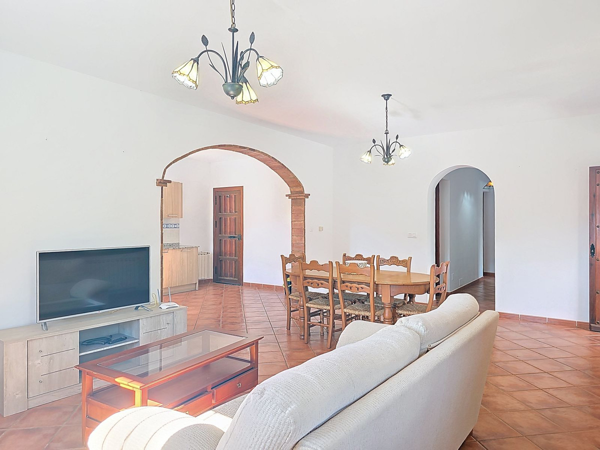 3 Bed Townhouse for sale in Árchez Costa Del Sol East, Málaga, Spain