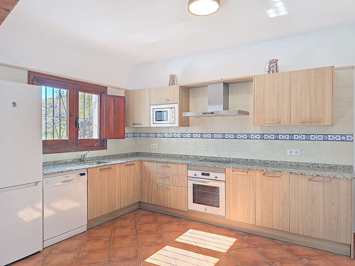 3 Bed Townhouse for sale in Árchez Costa Del Sol East, Málaga, Spain