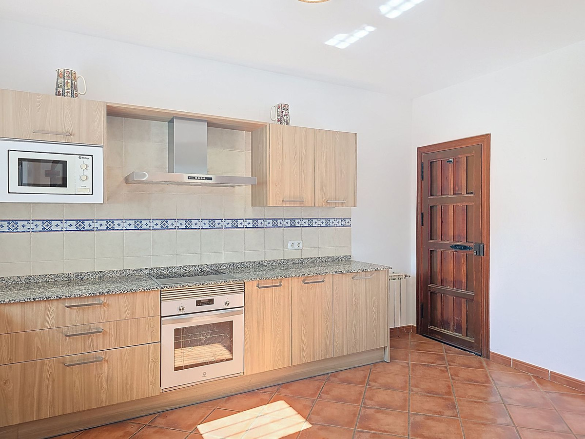 3 Bed Townhouse for sale in Árchez Costa Del Sol East, Málaga, Spain