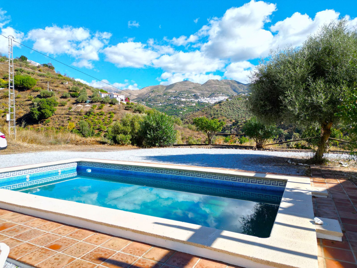 3 Bed Townhouse for sale in Árchez Costa Del Sol East, Málaga, Spain
