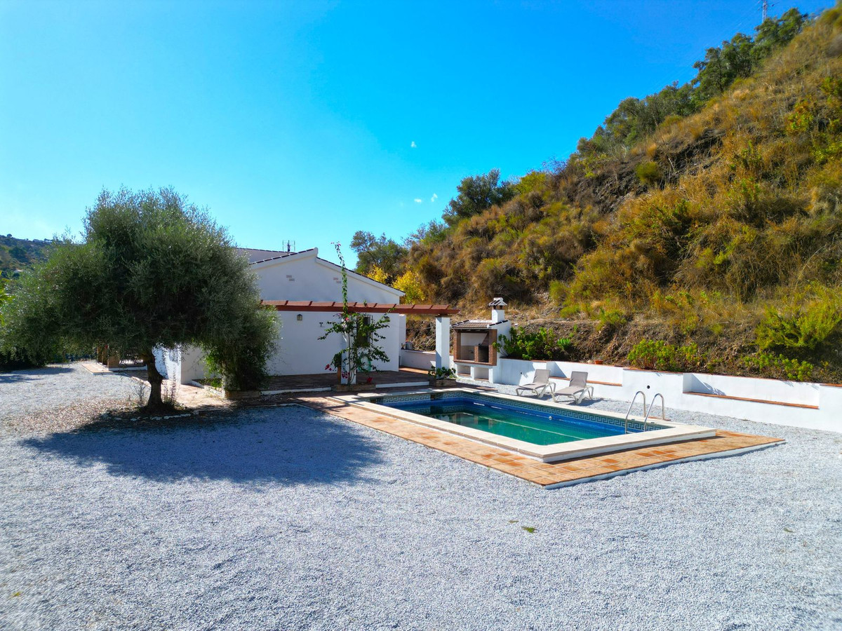 3 Bed Townhouse for sale in Árchez Costa Del Sol East, Málaga, Spain