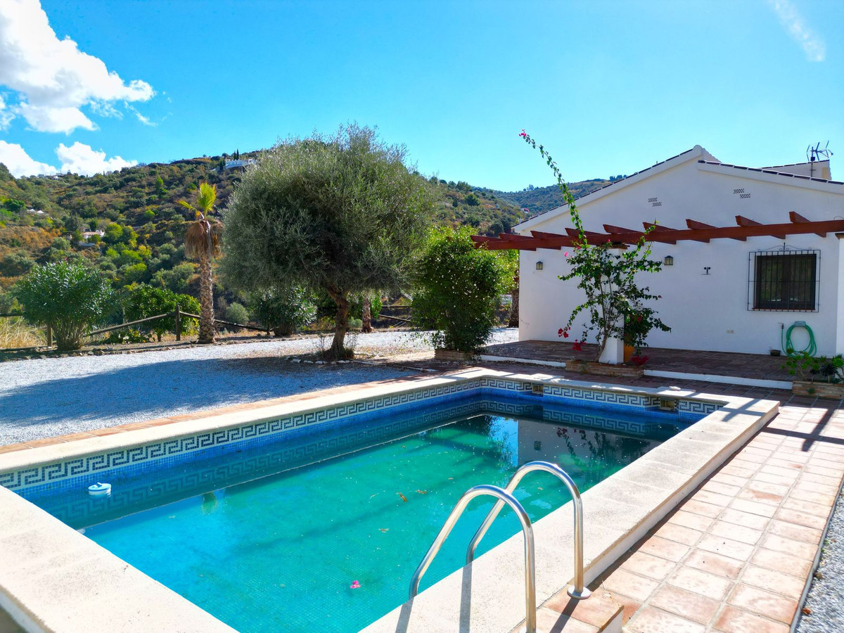 3 Bed Townhouse for sale in Árchez Costa Del Sol East, Málaga, Spain