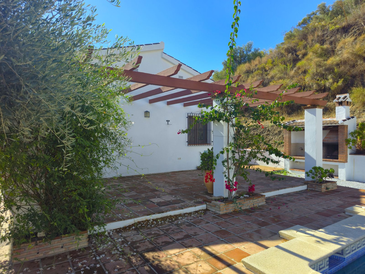 3 Bed Townhouse for sale in Árchez Costa Del Sol East, Málaga, Spain