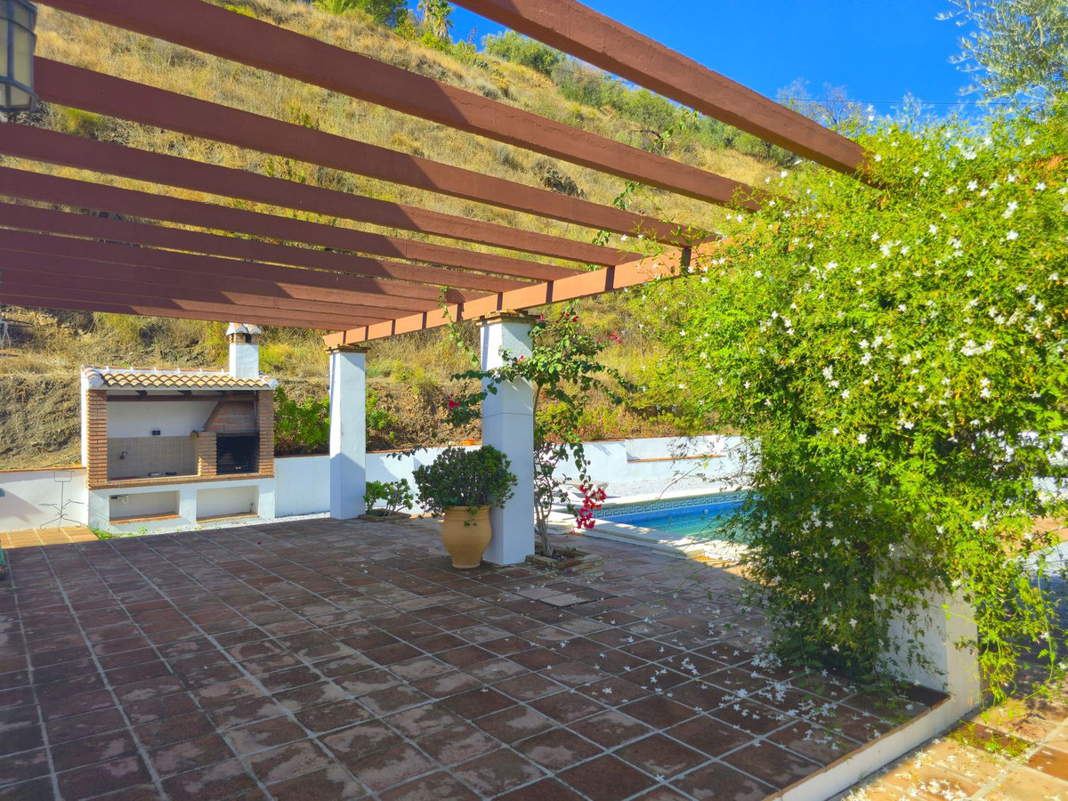 3 Bed Townhouse for sale in Árchez Costa Del Sol East, Málaga, Spain