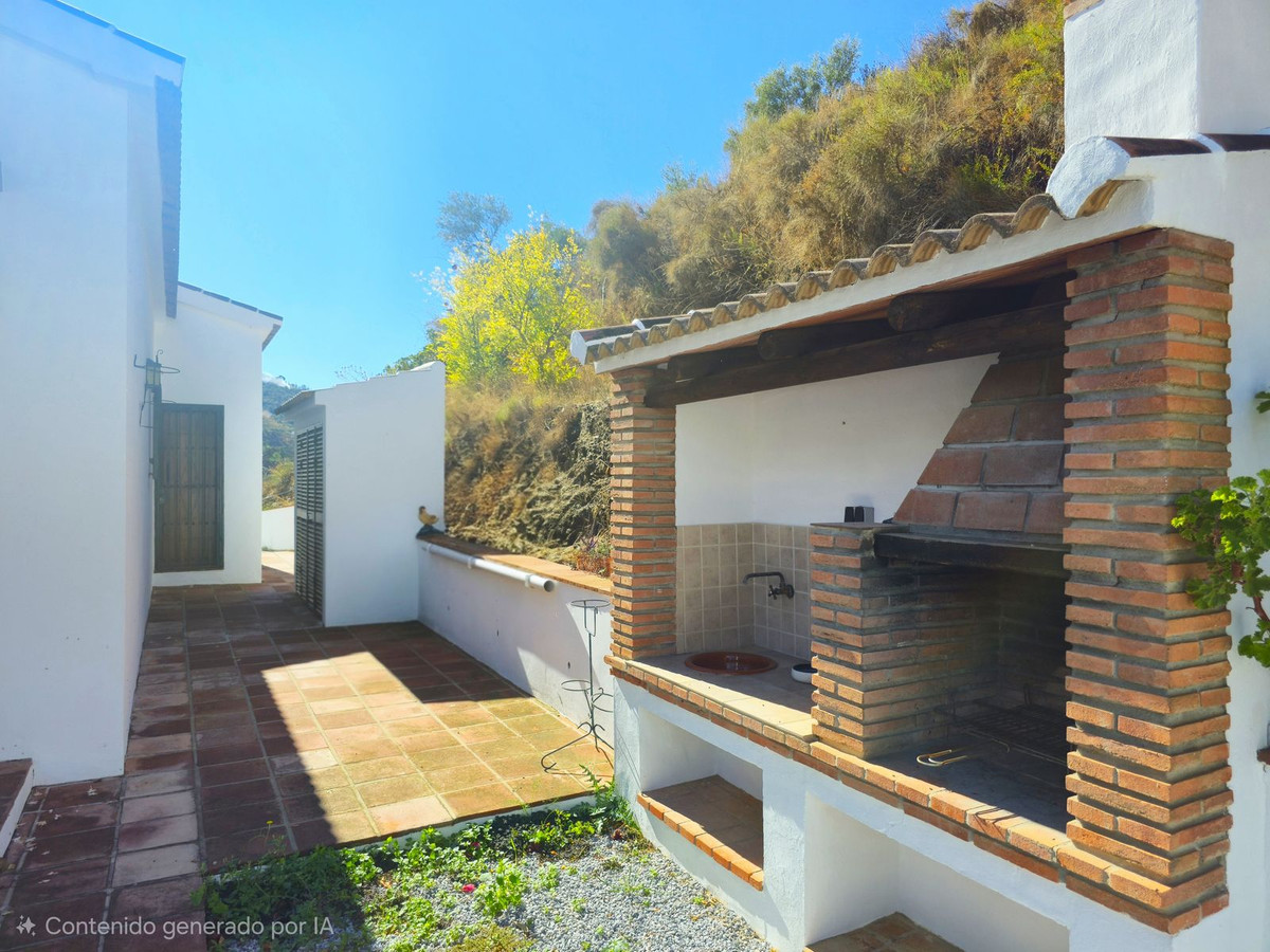 3 Bed Townhouse for sale in Árchez Costa Del Sol East, Málaga, Spain